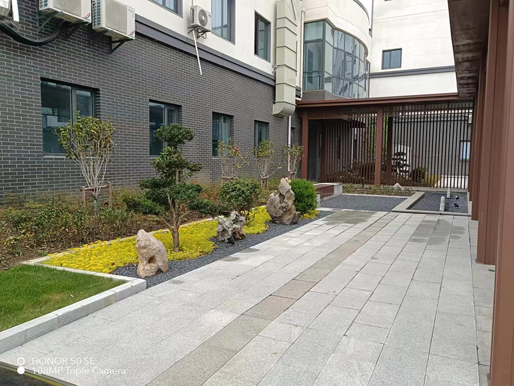 潤澤公司中庭花園