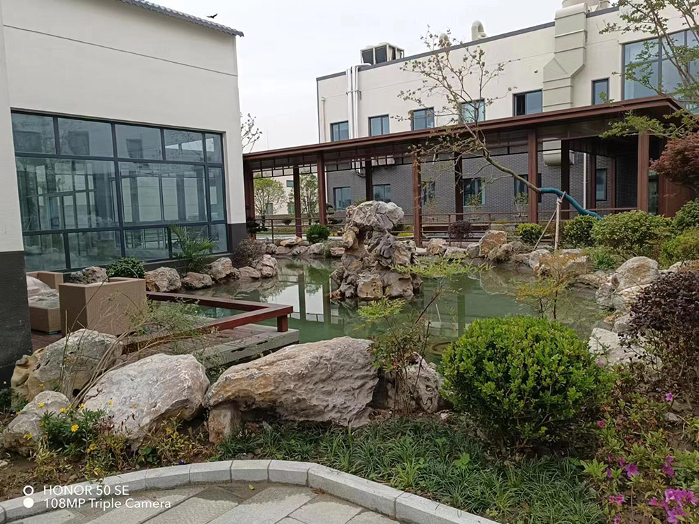 瑞瑪公司內(nèi)部水池景觀